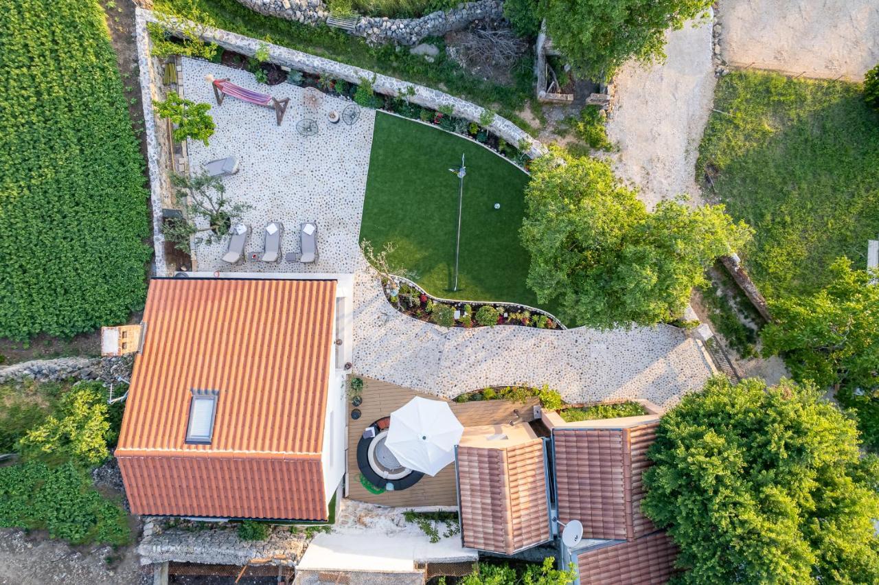 Holiday Home - Villa Thorak Anić Exteriör bild
