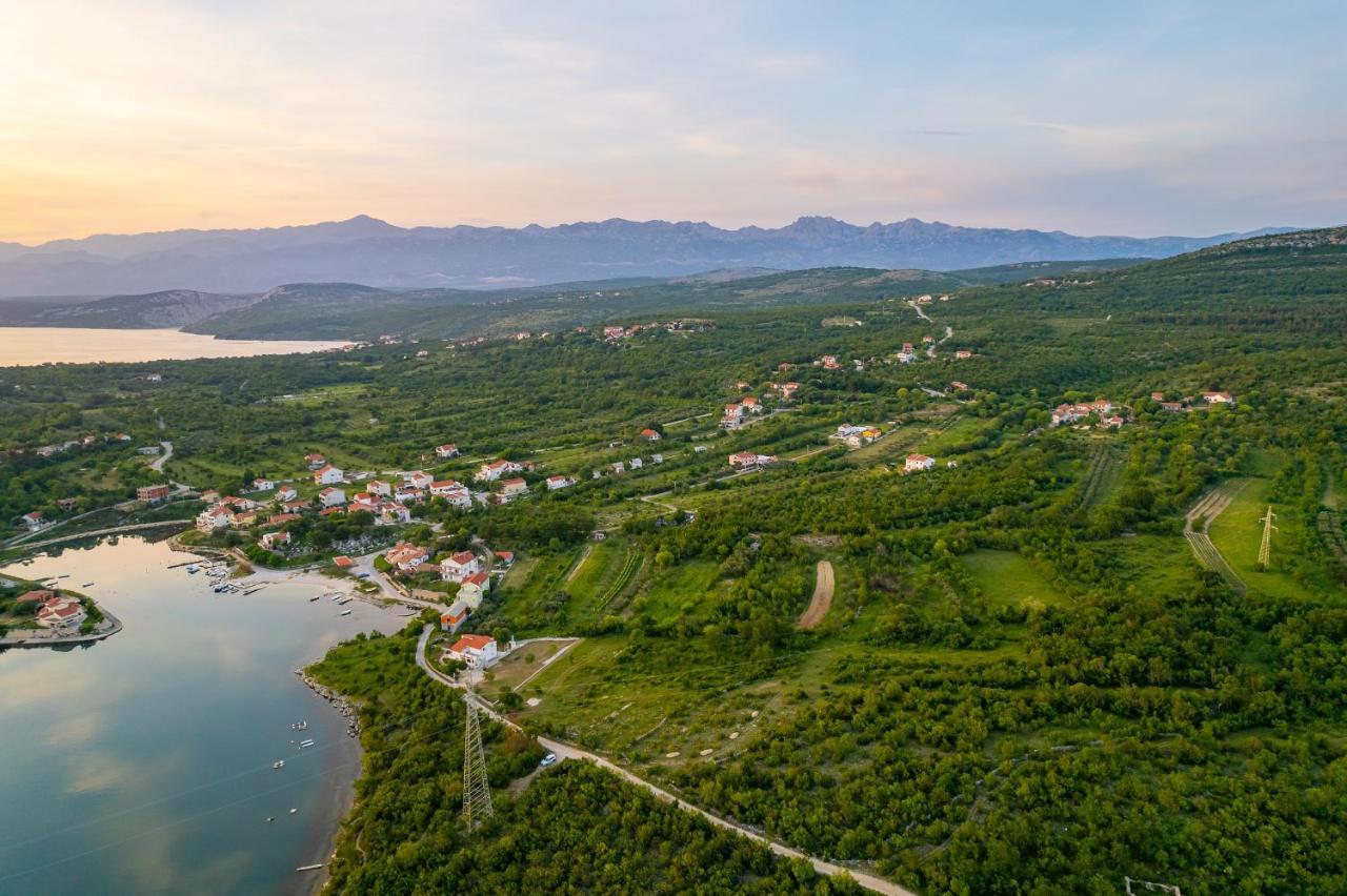 Holiday Home - Villa Thorak Anić Exteriör bild
