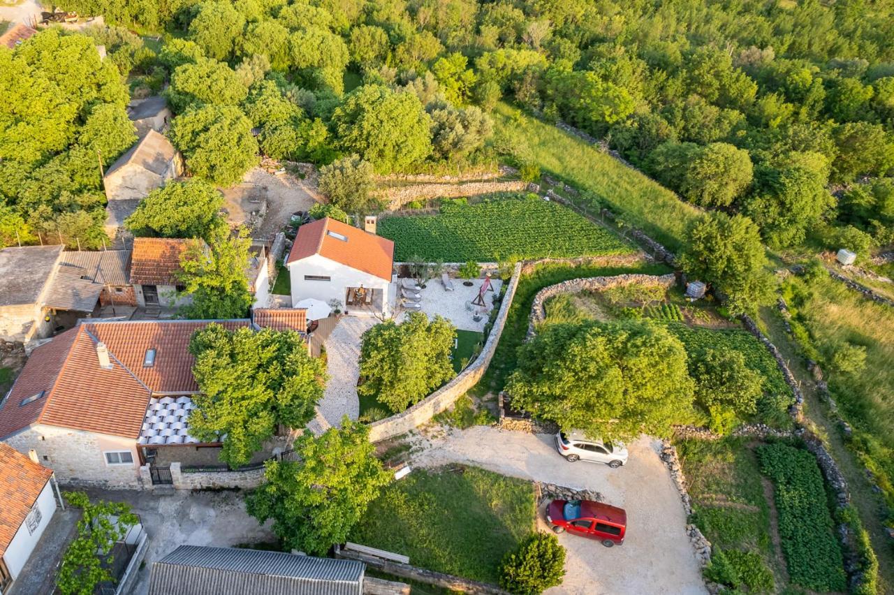 Holiday Home - Villa Thorak Anić Exteriör bild